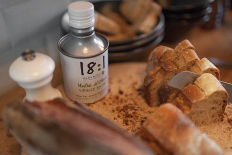 bidon cylindrique blanc d'huile d'olive 250ml de la marque 18:1 Alexis Muñoz