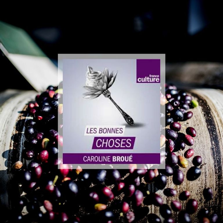 Rug made of rosemary with ripe olives on top. Logo of the show 'Les bonnes choses' on France Culture.
