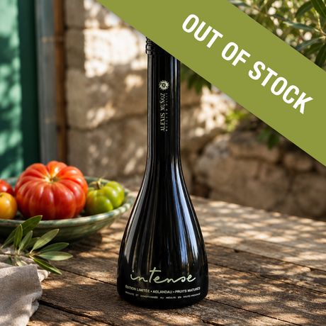 3D packshot of the Limited Edition Intense bottle, made of opaque glass, produced by Alexis Muñoz.