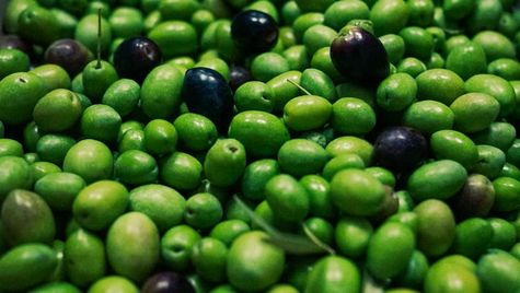 A mix of black and green olives