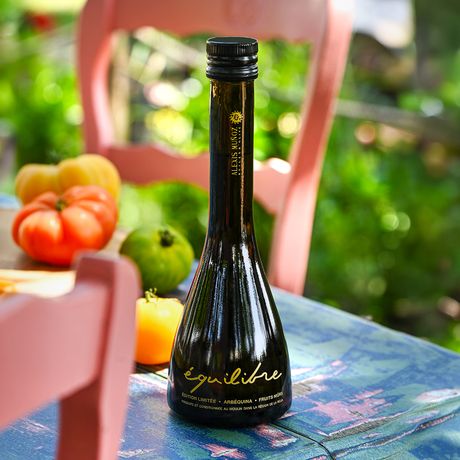 Bouteille Edition Limitée Equilibre, en verre opaque, produite par Alexis Muñoz. 
