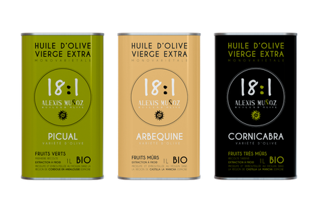 3D cans of 1L 18:1 olive oil in green, sand, and black colors, from the brand Alexis Muñoz.